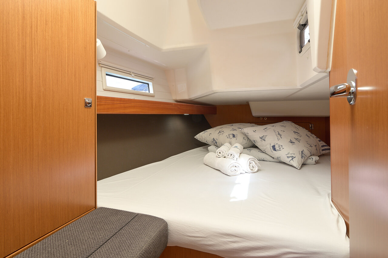 Bavaria Cruiser 37 - 3 cab. — photo 36