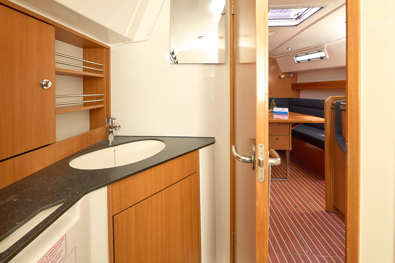 Bavaria Cruiser 37 - 3 cab. — photo 41