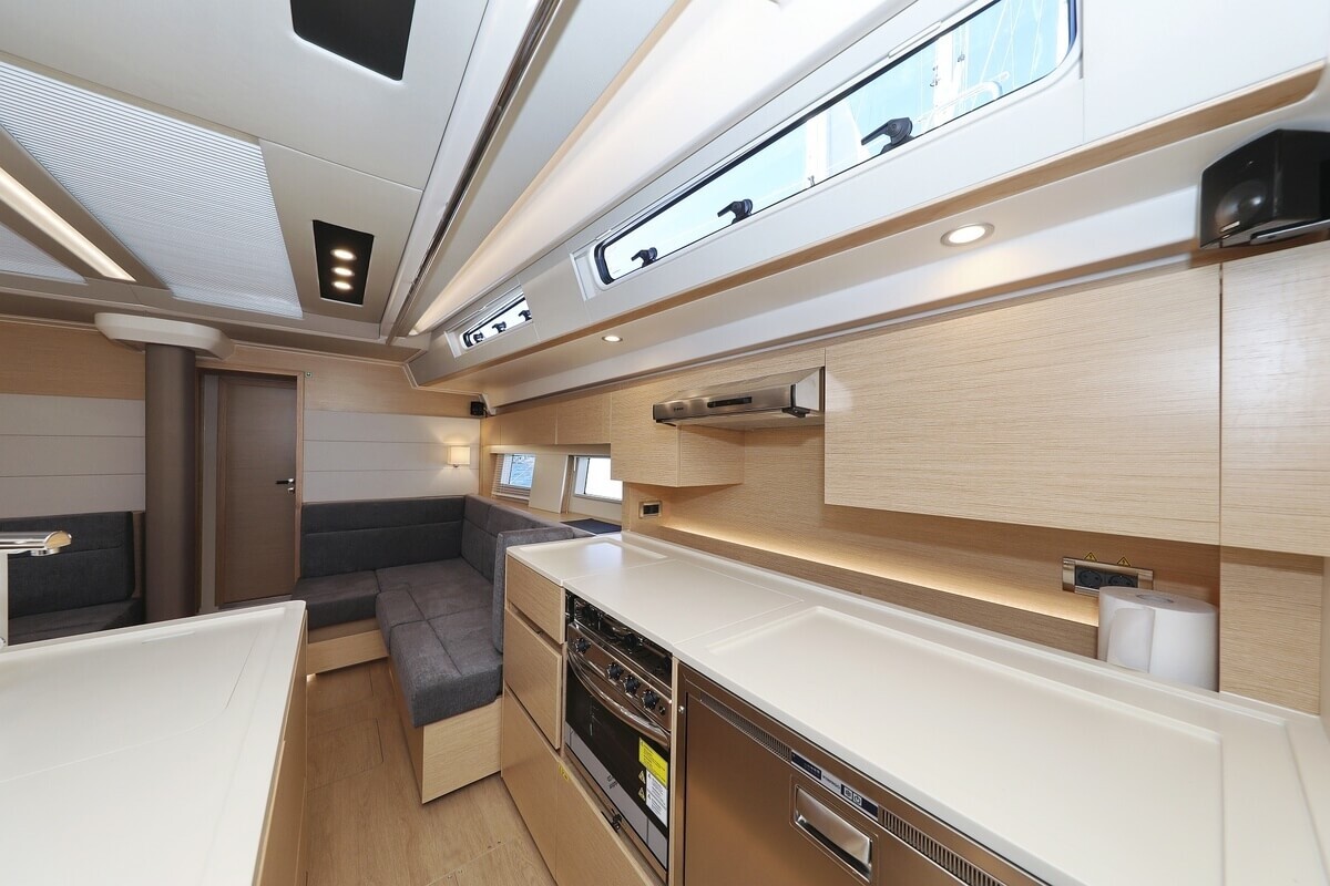 Hanse 588 - 4 + 1 cab. — photo 14