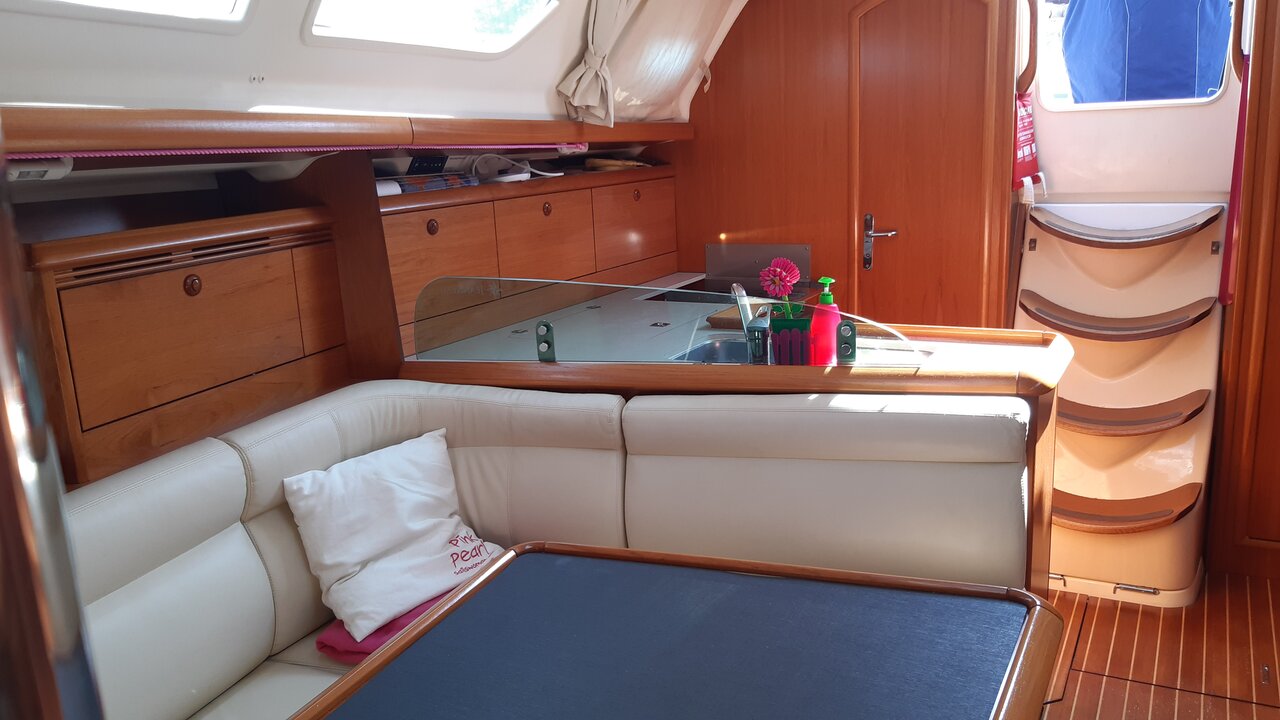 Sun Odyssey 37 — photo 4