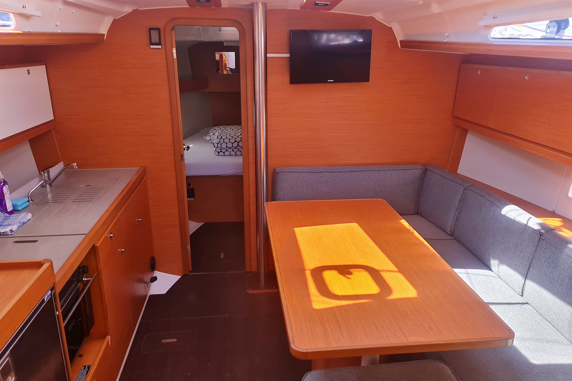 Dufour 390 — photo 8