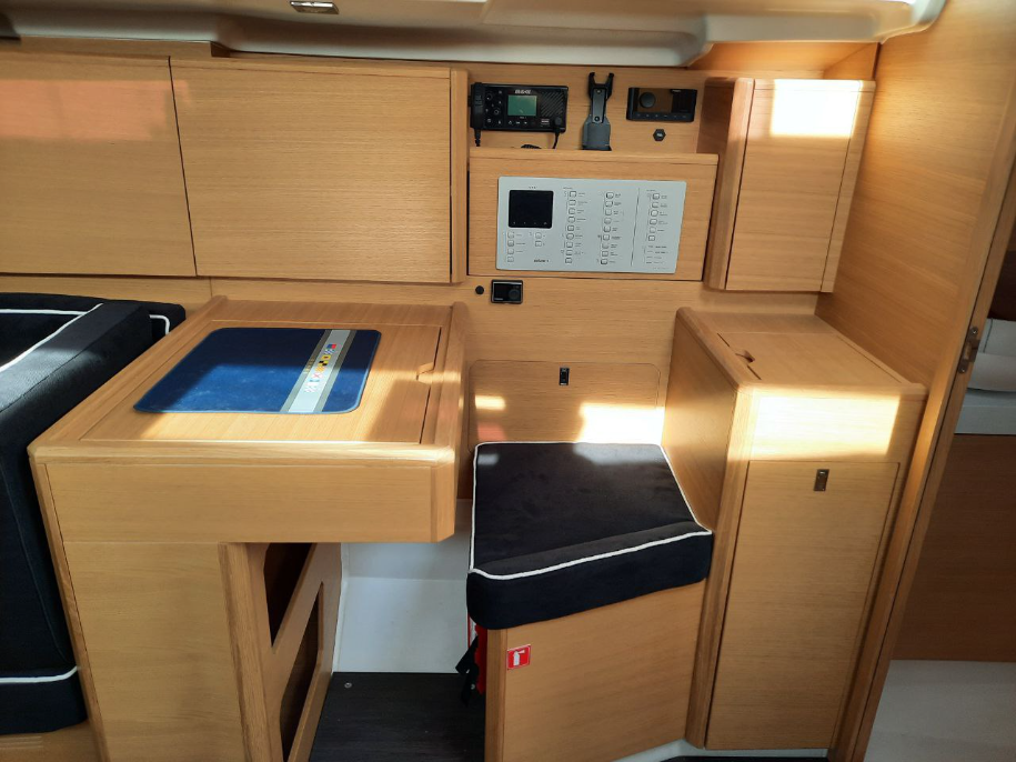 Elan E4 - 2 cab. — photo 8