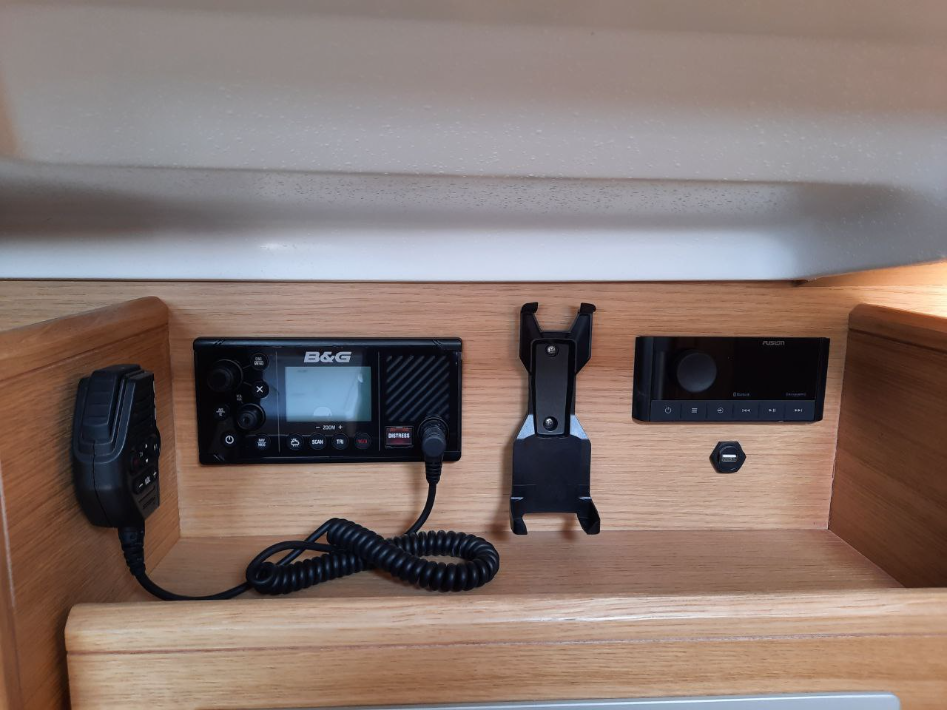 Elan E4 - 2 cab. — photo 9