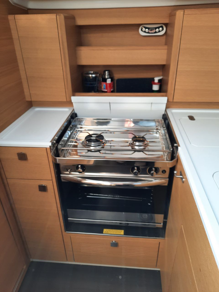 Elan E4 - 2 cab. — photo 10