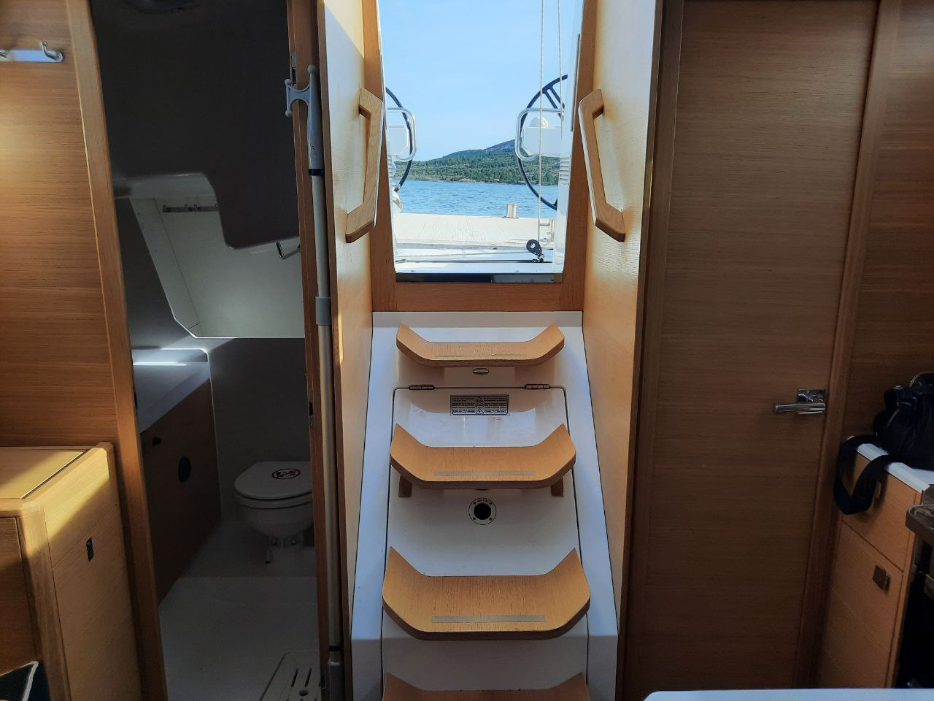 Elan E4 - 2 cab. — photo 15