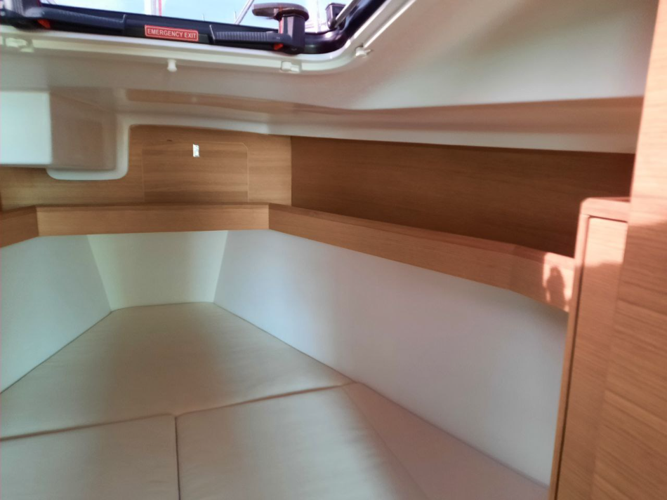 Elan E4 - 2 cab. — photo 16