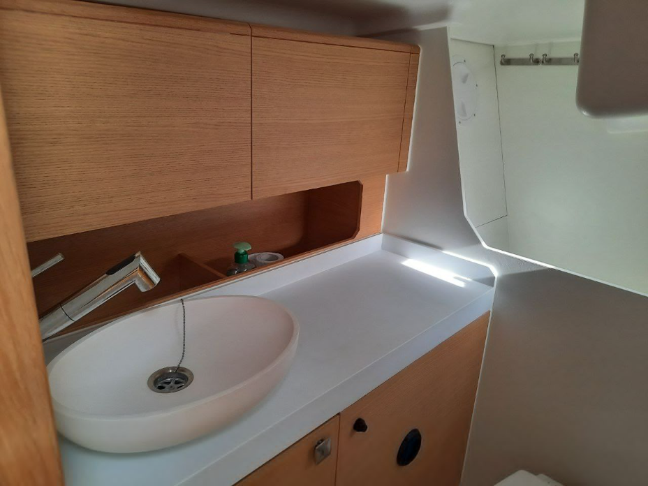 Elan E4 - 2 cab. — photo 21