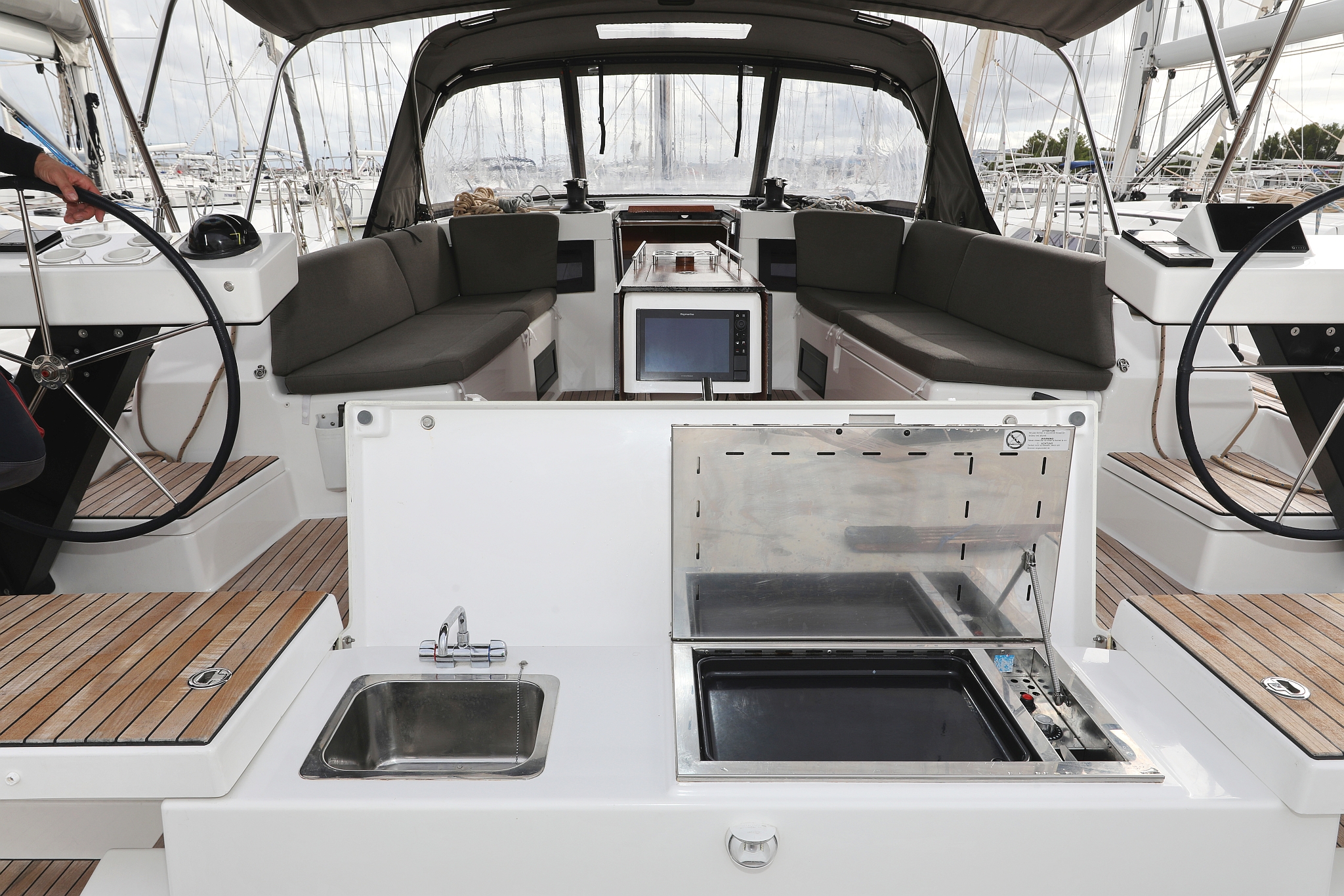 Dufour 470 - 3 cab. — photo 4