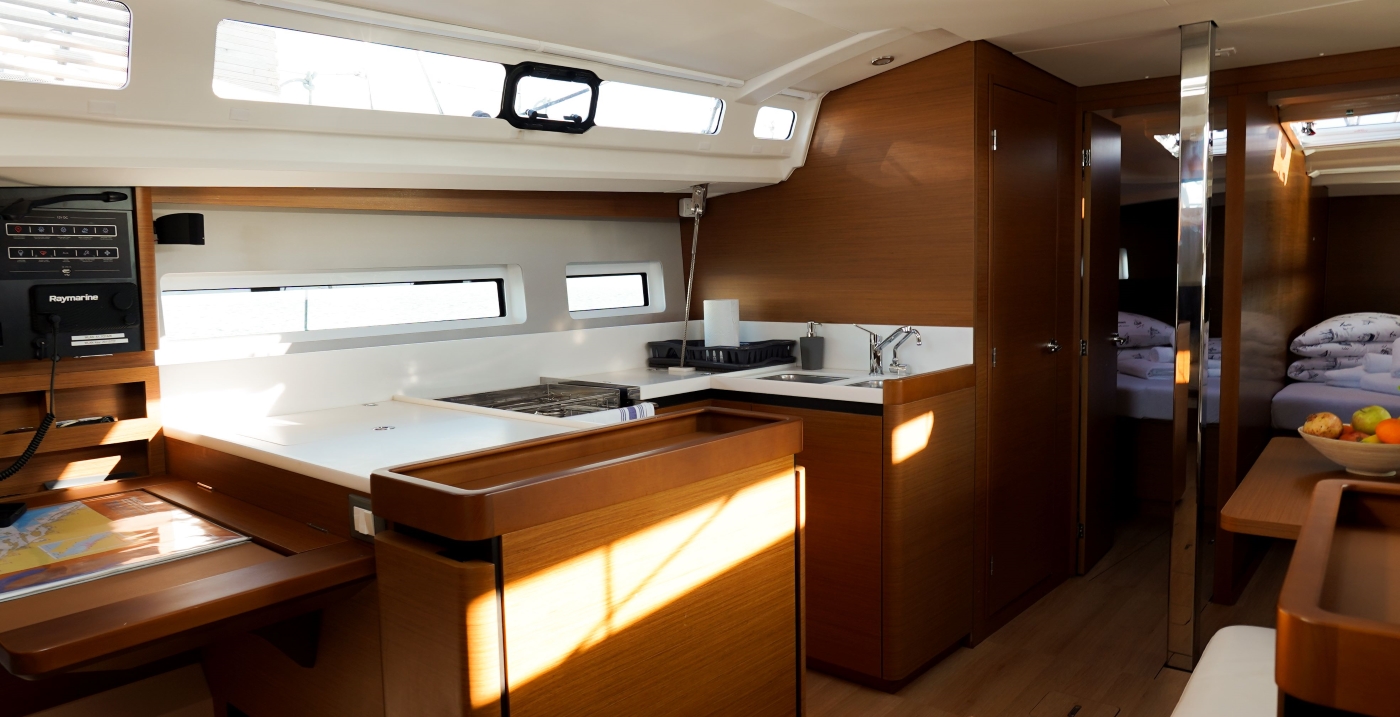 Sun Odyssey 440 - 4 cab. — photo 4