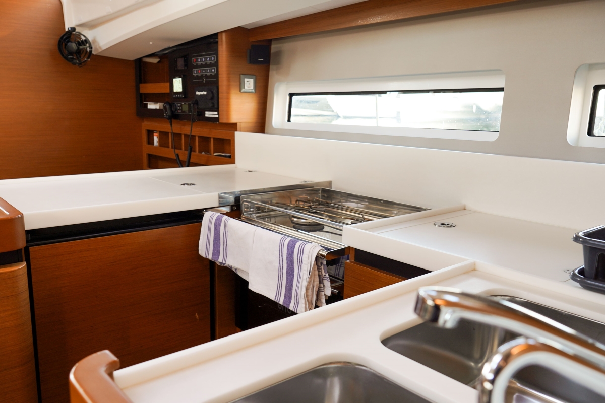 Sun Odyssey 440 - 4 cab. — photo 16