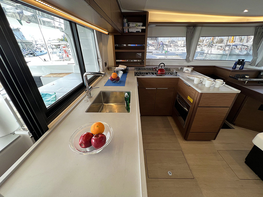 Lagoon 46 - 4 + 2 cab. — photo 18