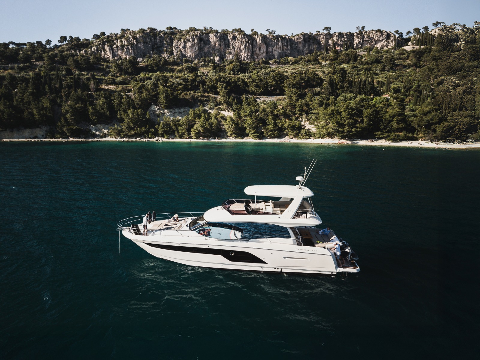 Prestige 590 Flybridge - 3 + 1 cab. — photo 3