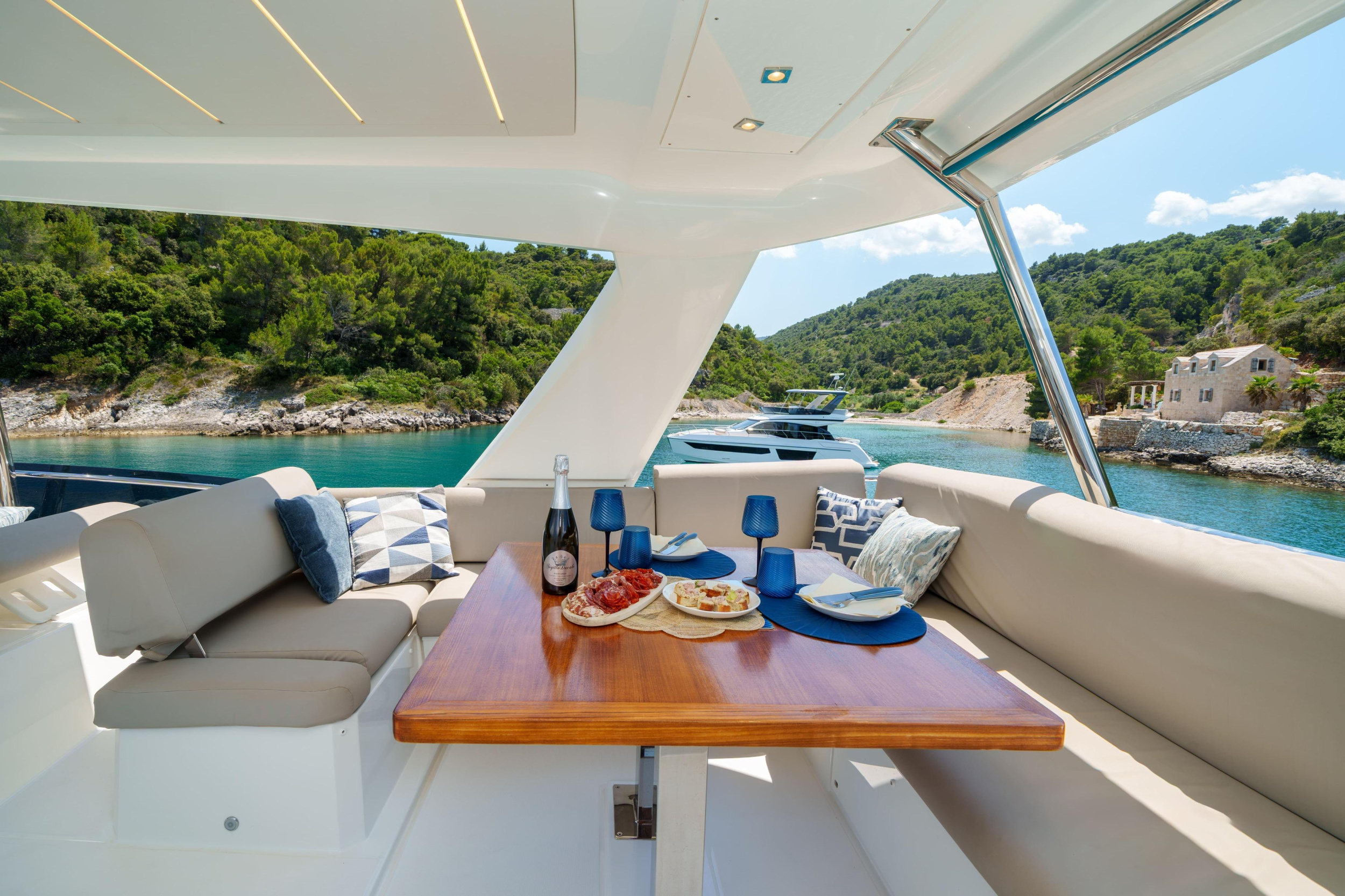 Prestige 590 Flybridge - 3 + 1 cab. — photo 12
