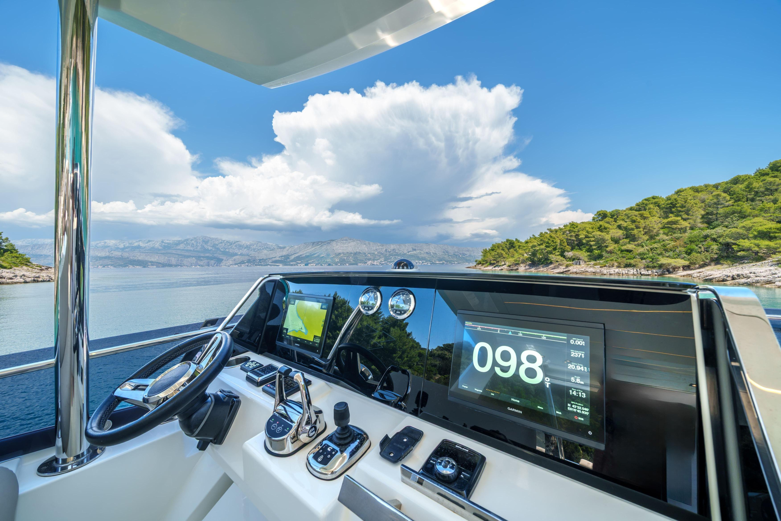 Prestige 590 Flybridge - 3 + 1 cab. — photo 16