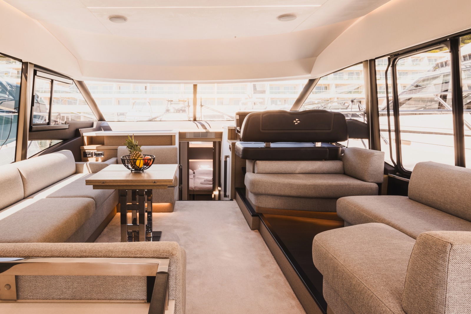 Prestige 590 Flybridge - 3 + 1 cab. — photo 7