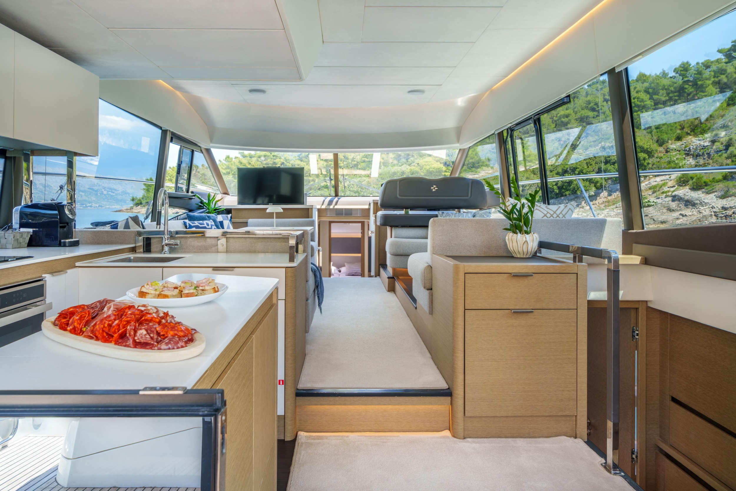 Prestige 590 Flybridge - 3 + 1 cab. — photo 17
