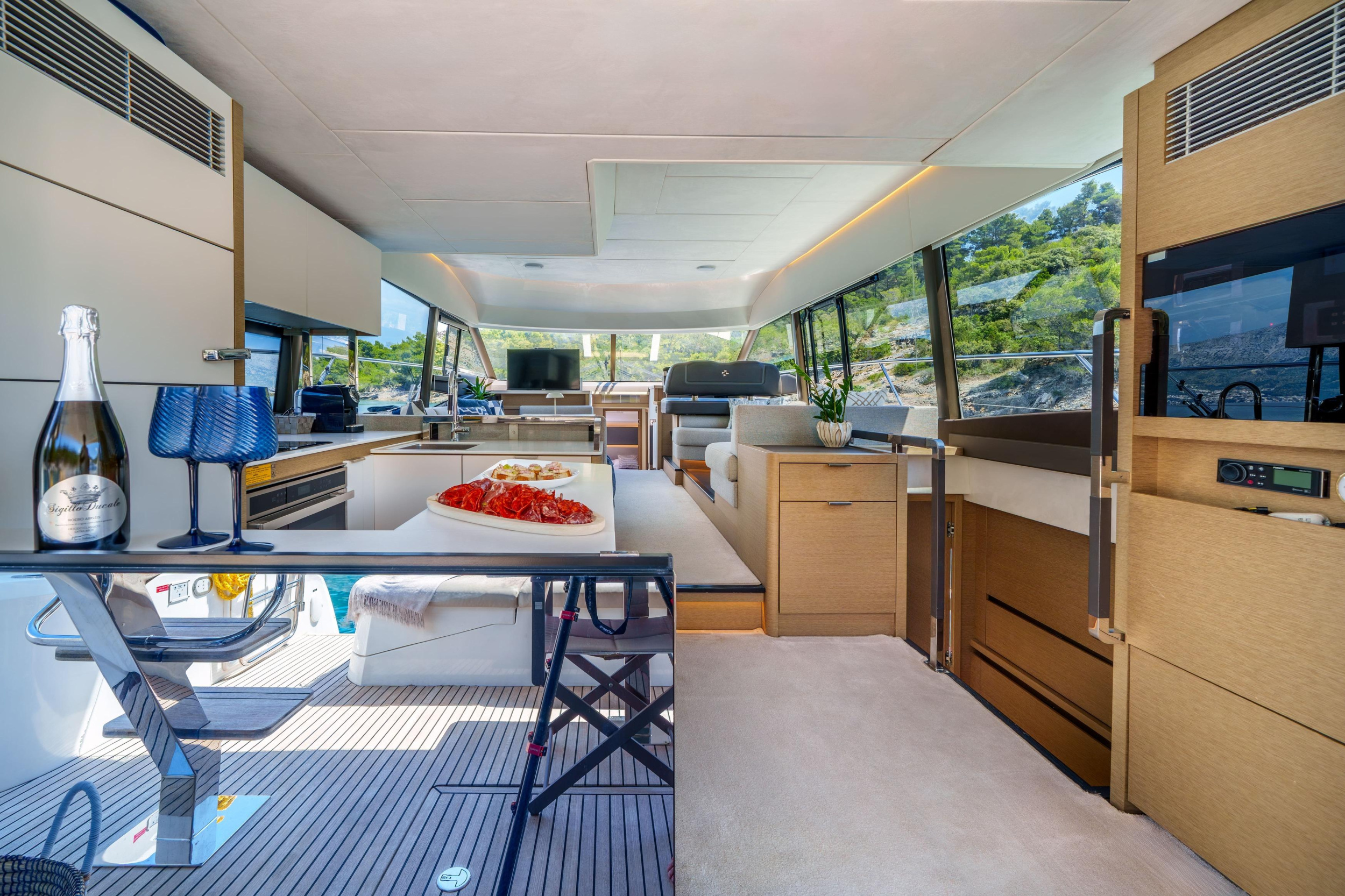 Prestige 590 Flybridge - 3 + 1 cab. — photo 18