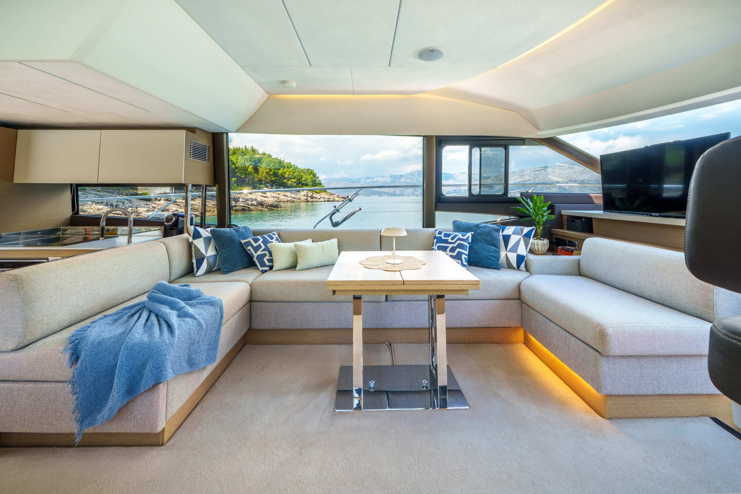 Prestige 590 Flybridge - 3 + 1 cab. — photo 20