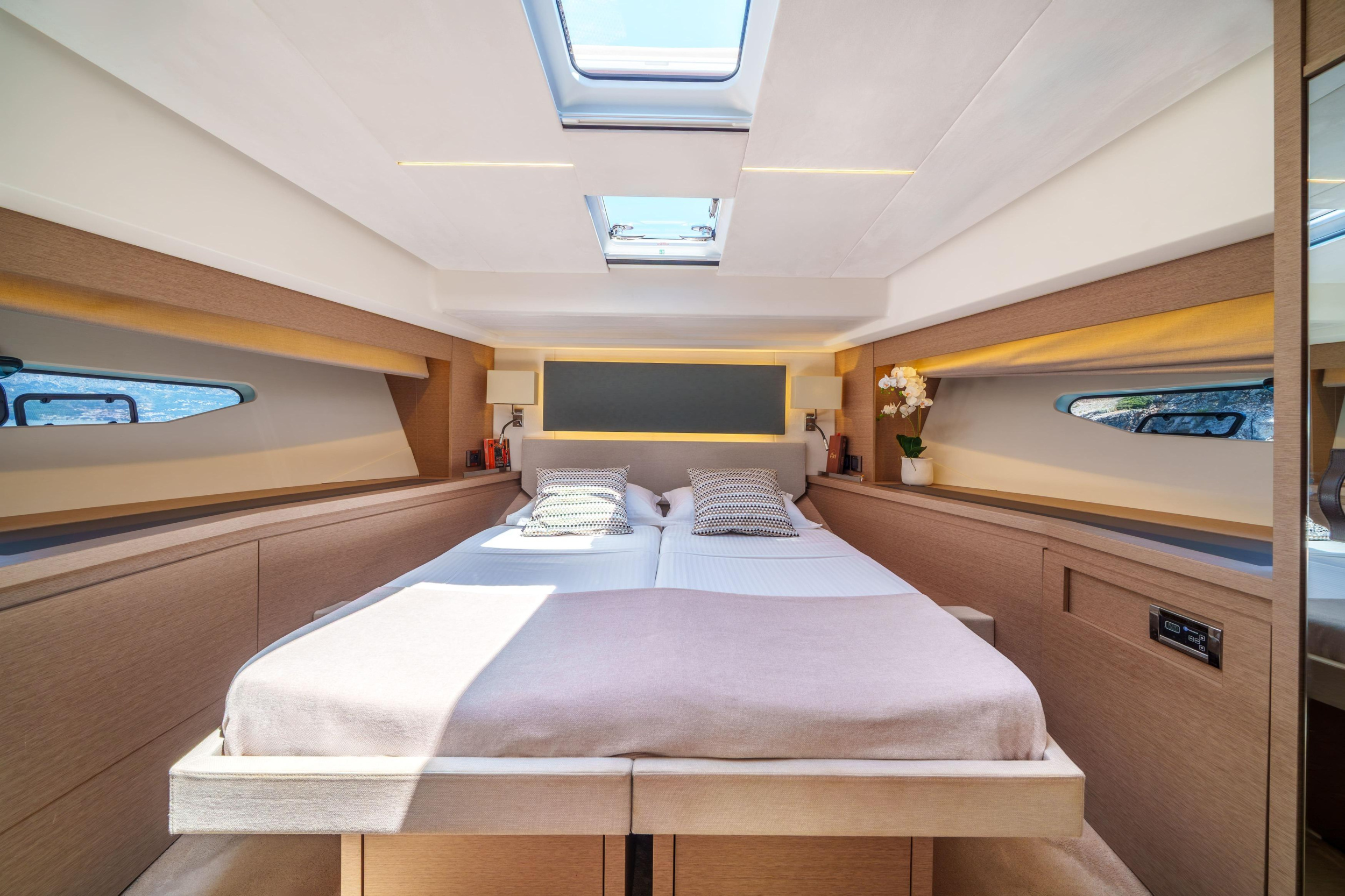Prestige 590 Flybridge - 3 + 1 cab. — photo 23