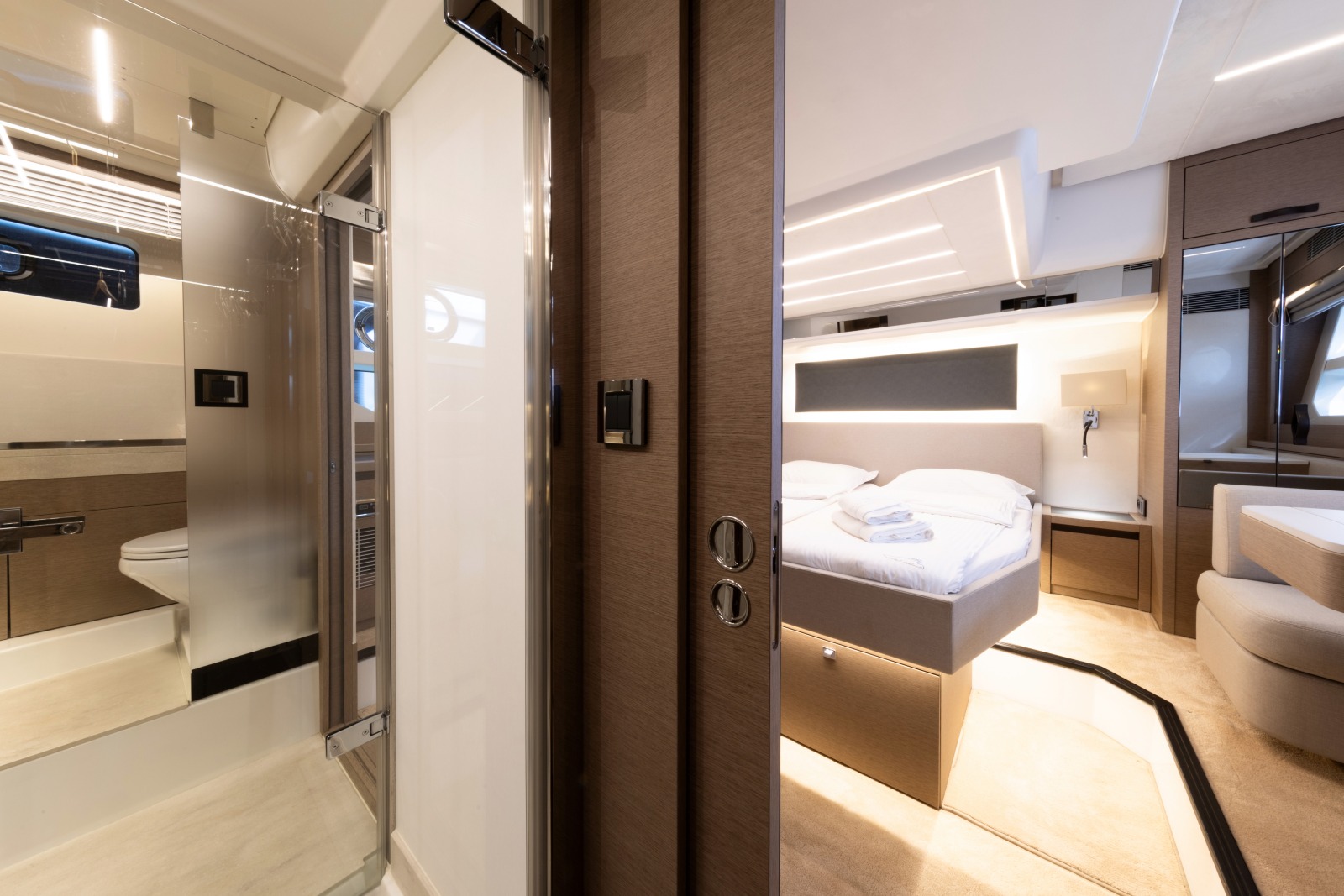 Prestige 590 Flybridge - 3 + 1 cab. — photo 12