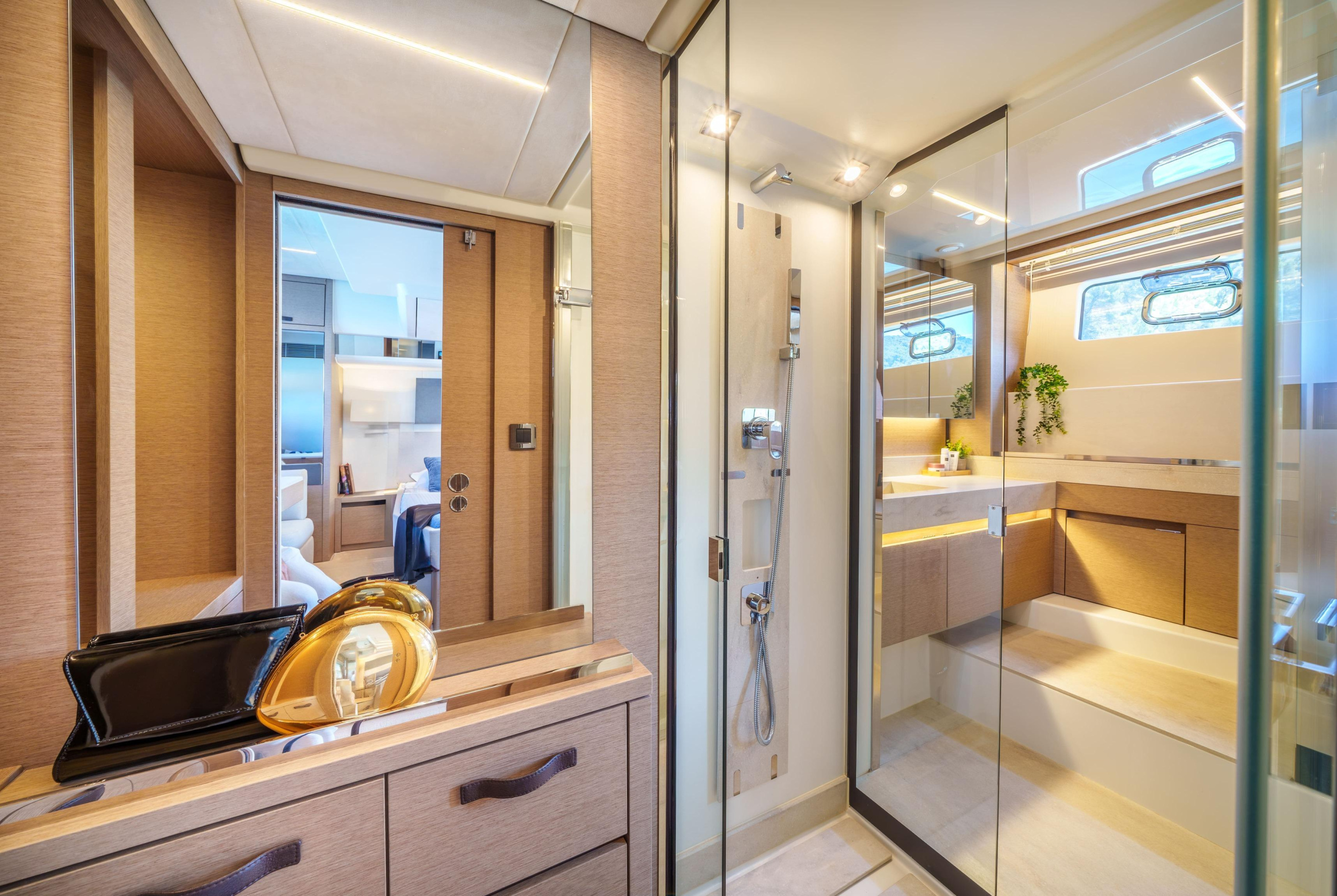 Prestige 590 Flybridge - 3 + 1 cab. — photo 28
