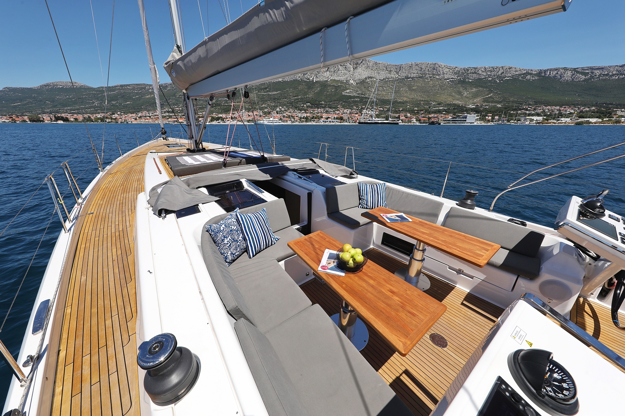 Hanse 588 - 5 + 1 cab. — photo 8
