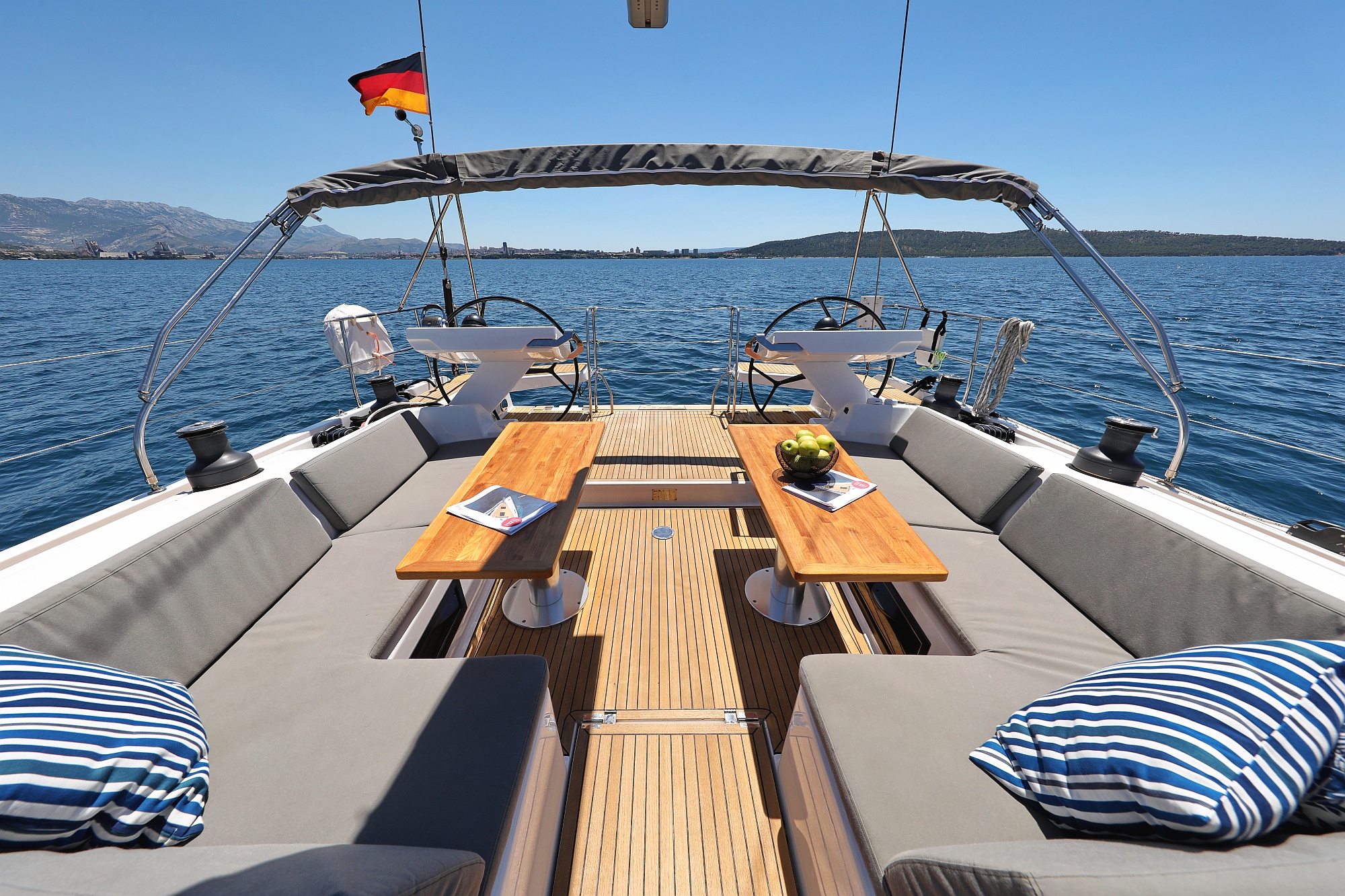 Hanse 588 - 5 + 1 cab. — photo 10