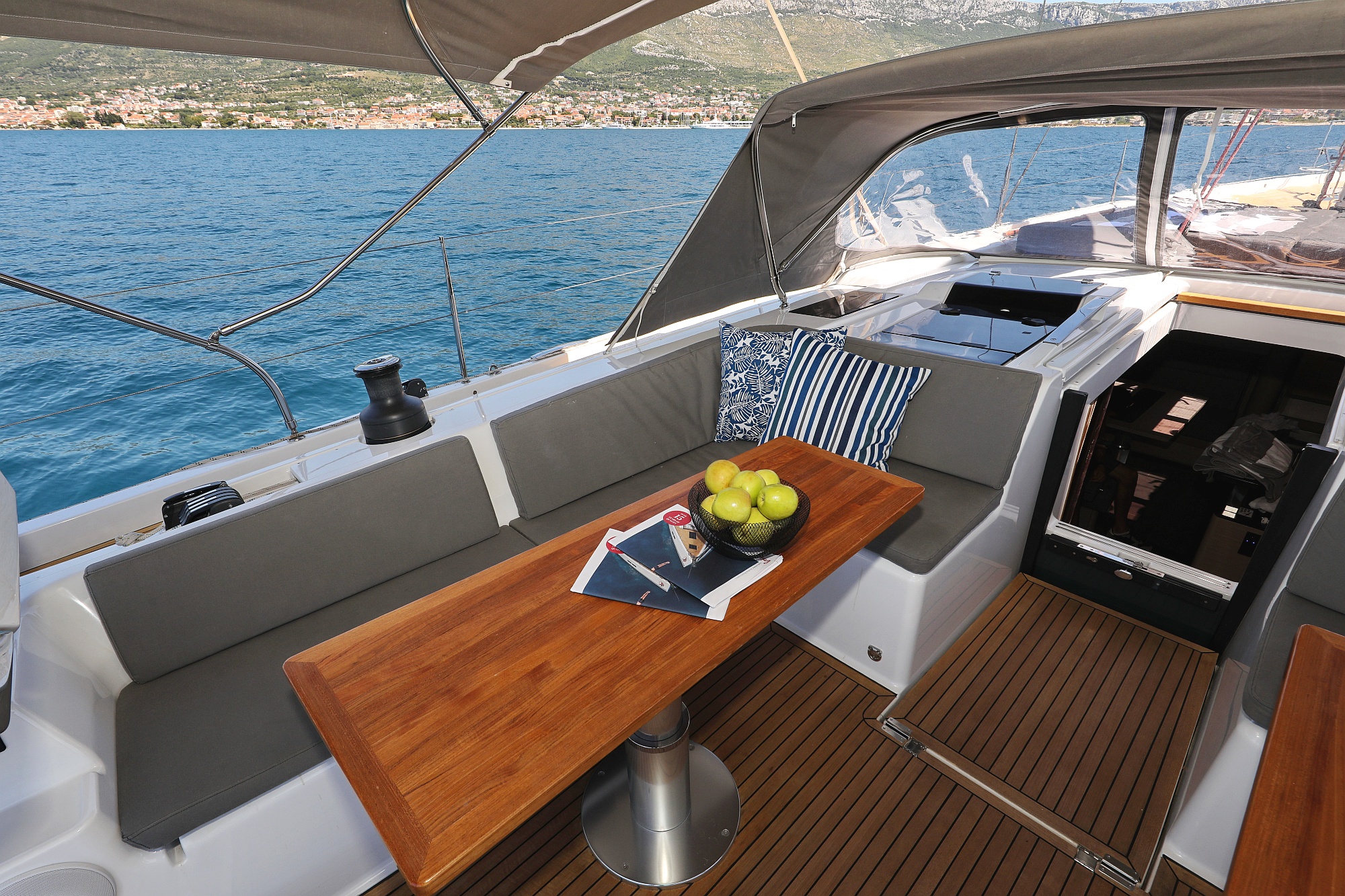 Hanse 588 - 5 + 1 cab. — photo 13