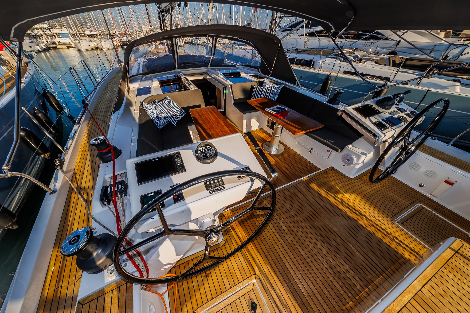 Hanse 588 - 4 + 1 cab. — photo 8