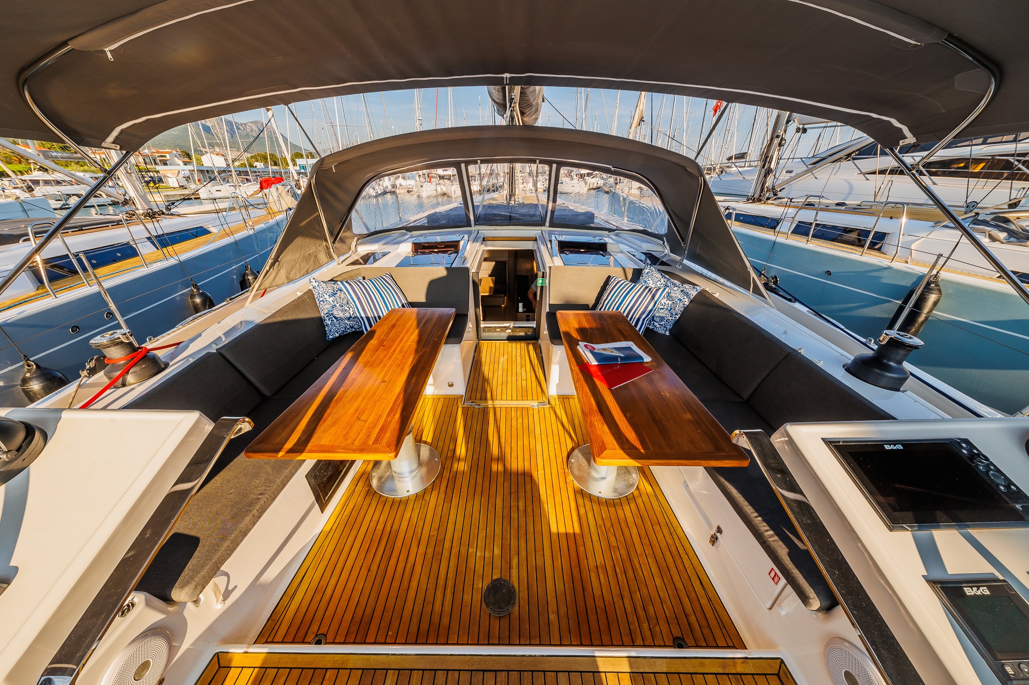 Hanse 588 - 4 + 1 cab. — photo 9