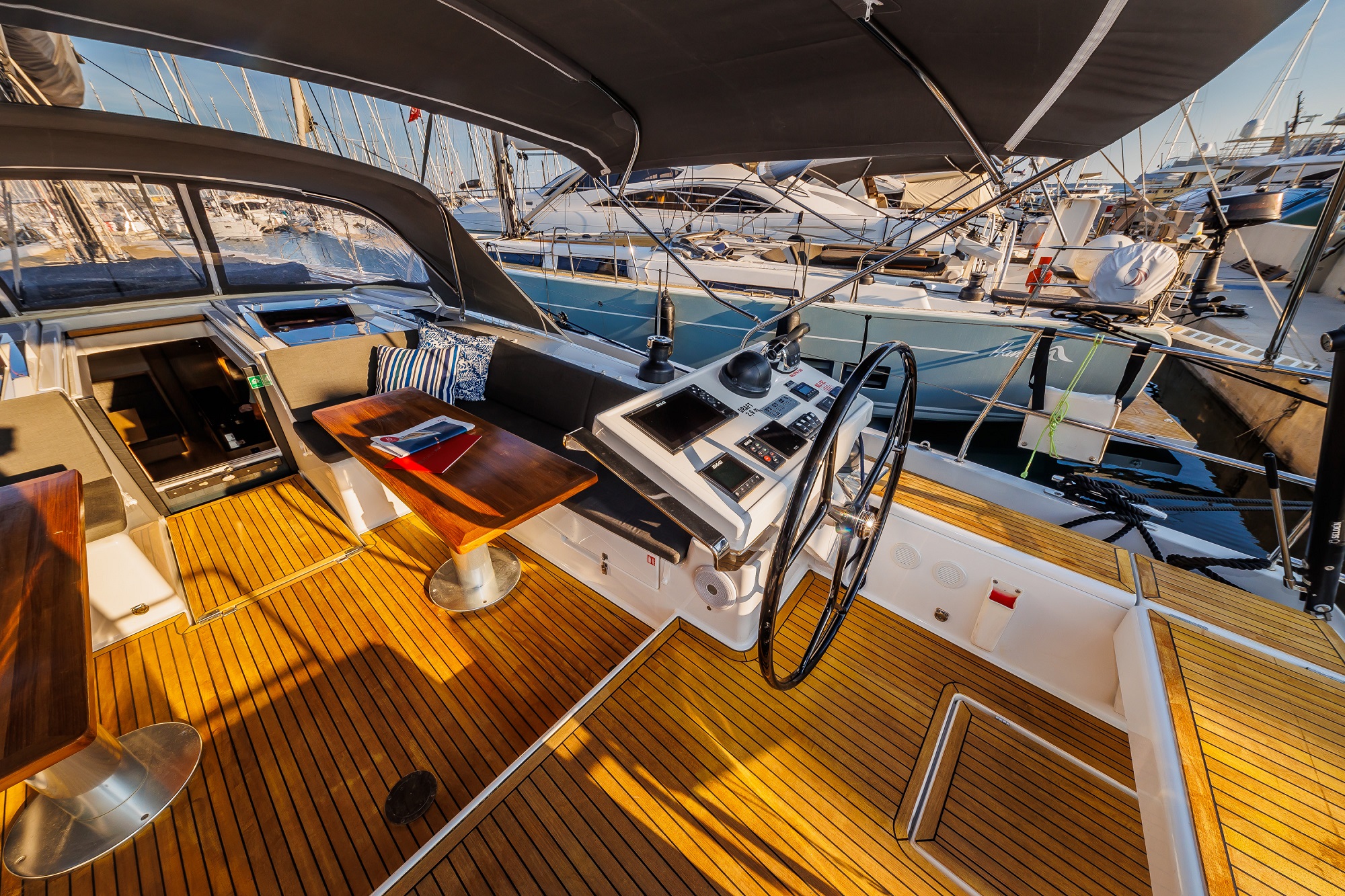 Hanse 588 - 4 + 1 cab. — photo 10