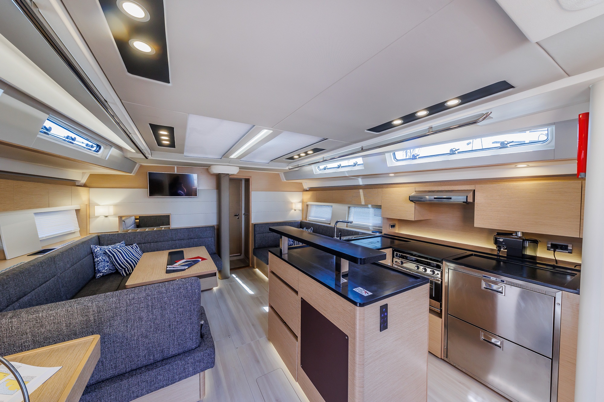 Hanse 588 - 4 + 1 cab. — photo 13