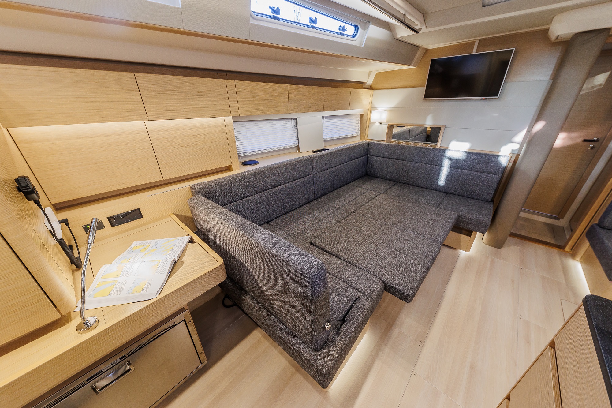 Hanse 588 - 4 + 1 cab. — photo 17