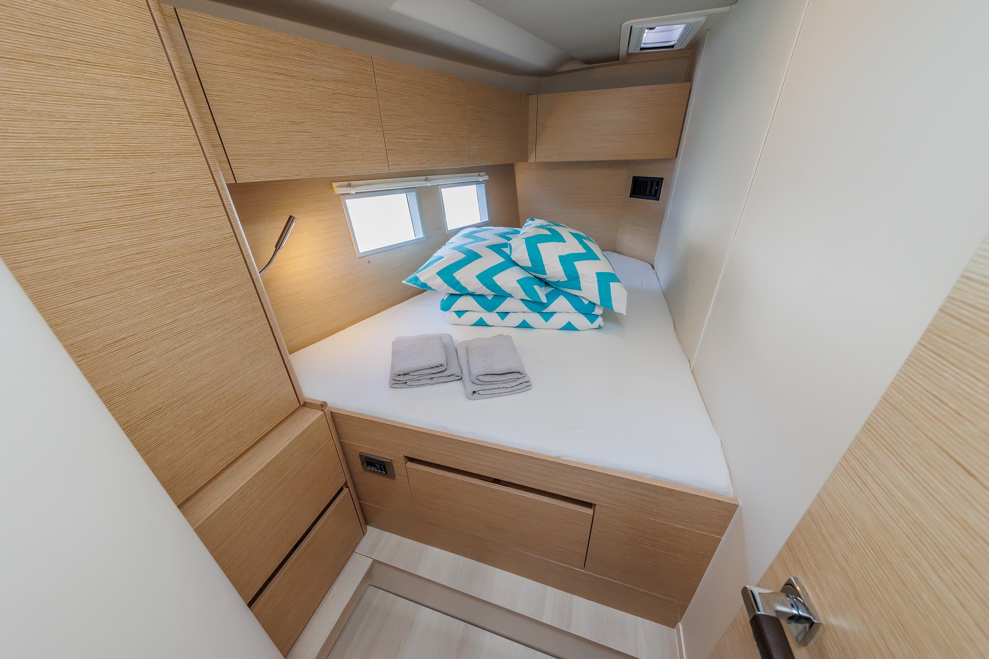 Hanse 588 - 4 + 1 cab. — photo 18
