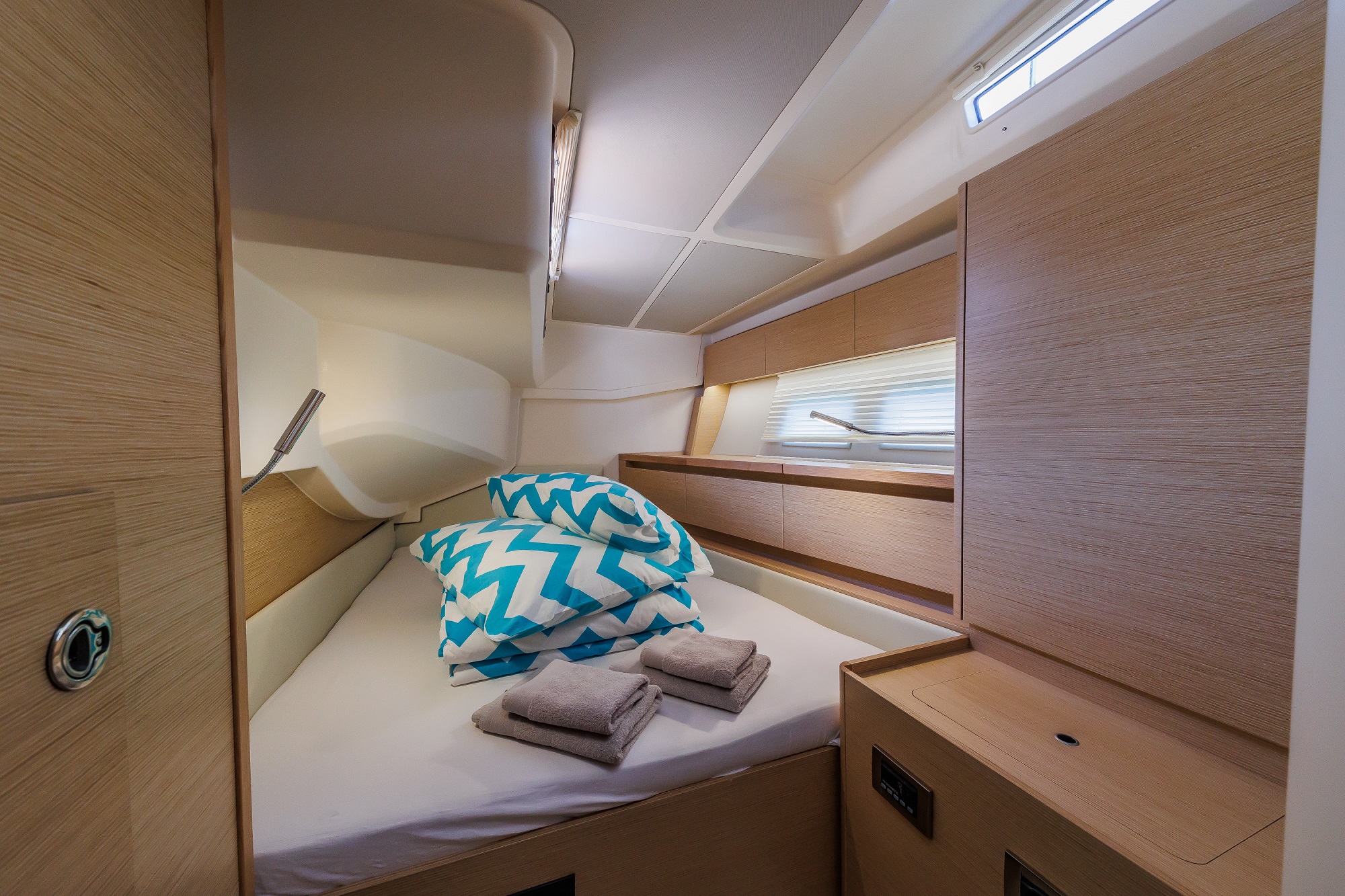 Hanse 588 - 4 + 1 cab. — photo 21