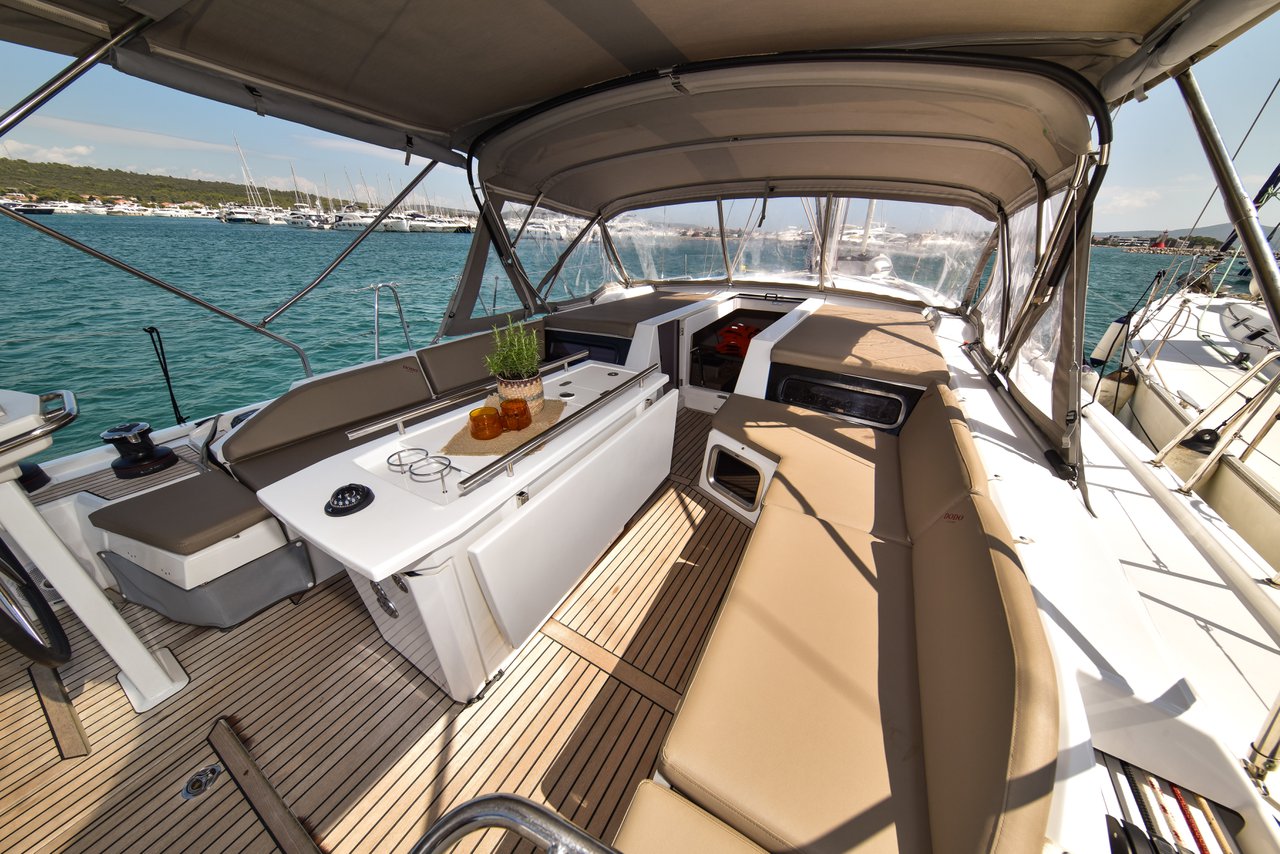 Oceanis 51.1 OW - 3 cab — photo 7