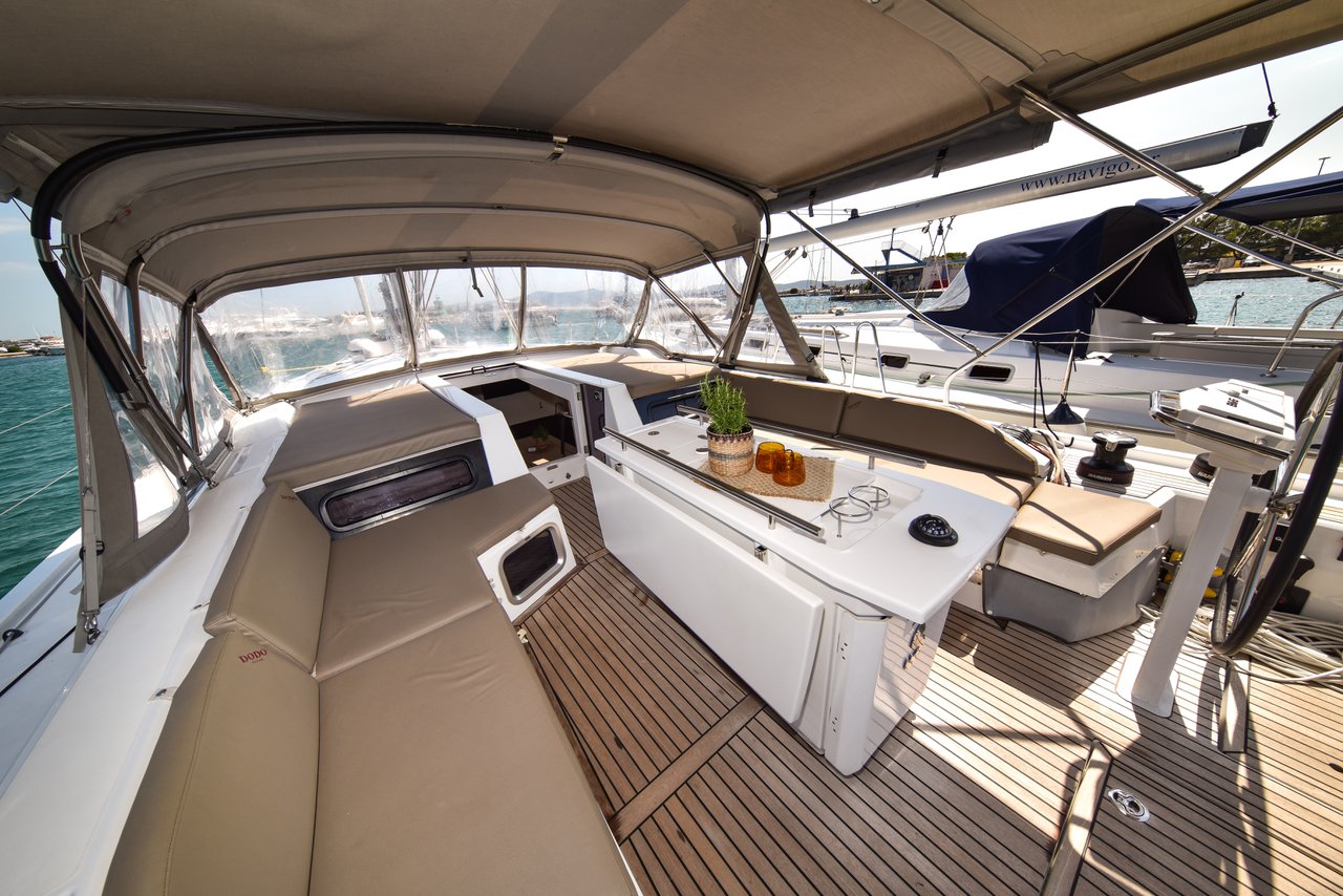 Oceanis 51.1 OW - 3 cab — photo 9