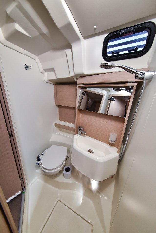Oceanis 51.1 OW - 3 cab — photo 36