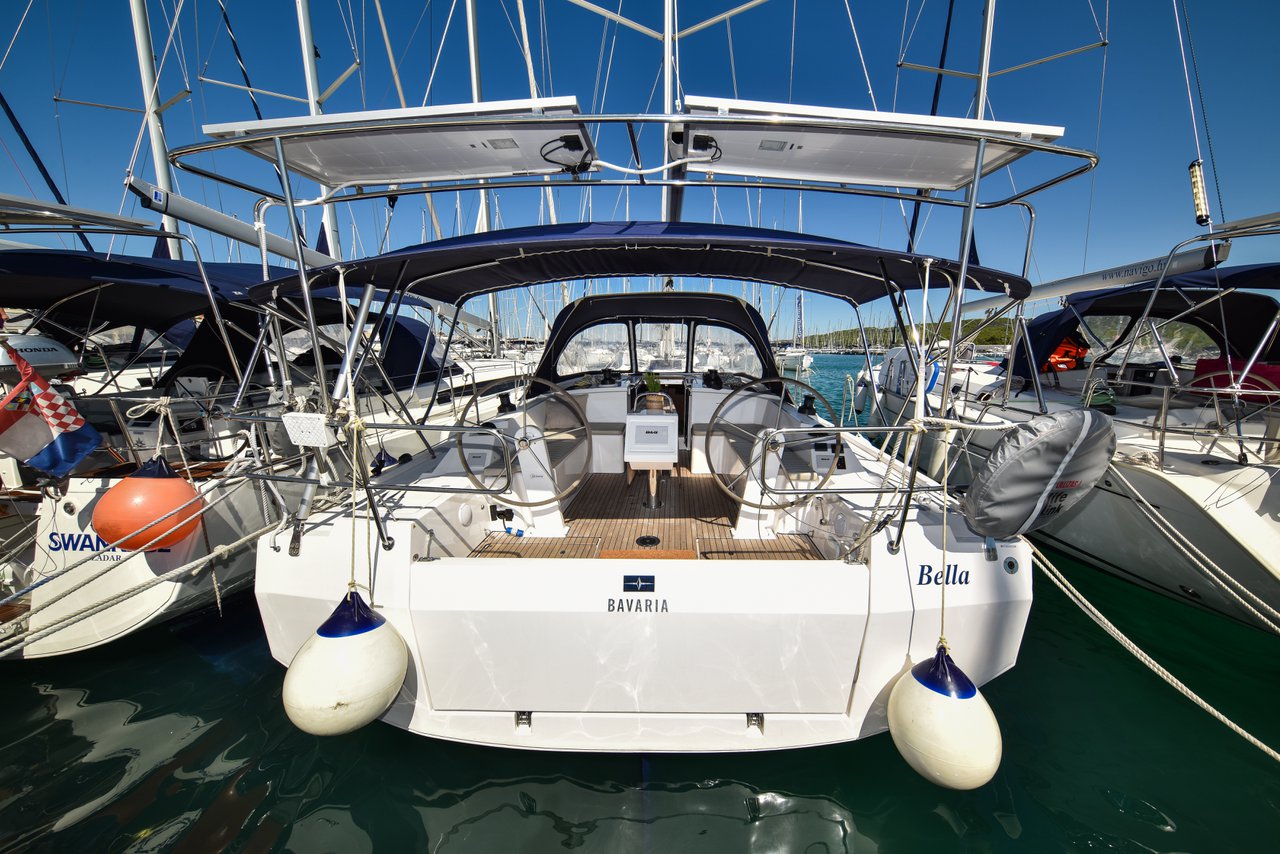 Bavaria C42 — photo 1
