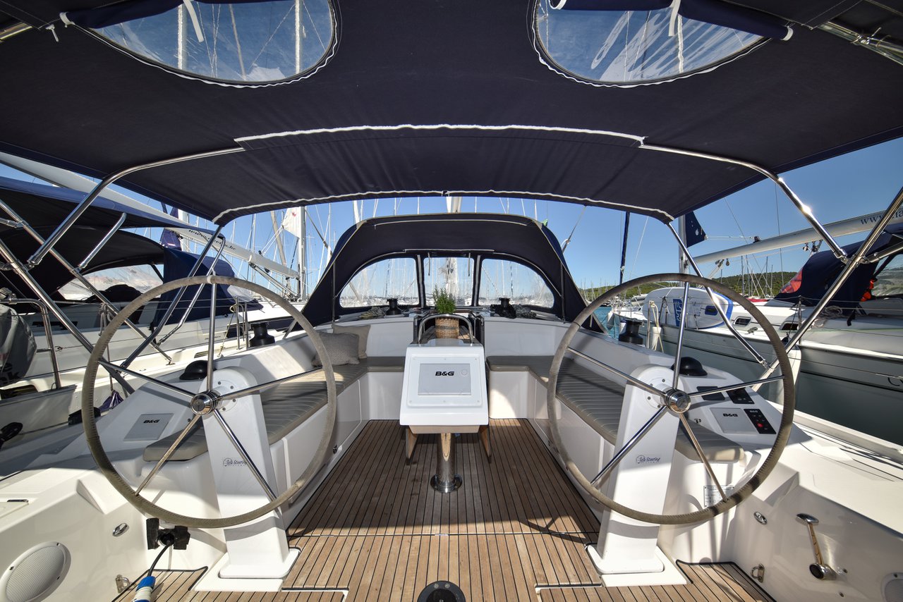 Bavaria C42 — photo 7