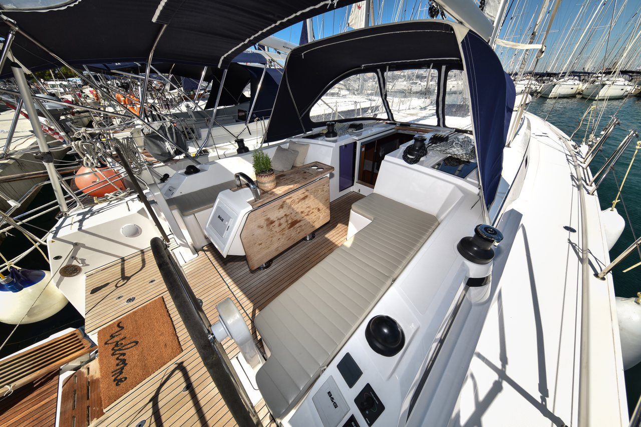 Bavaria C42 — photo 9