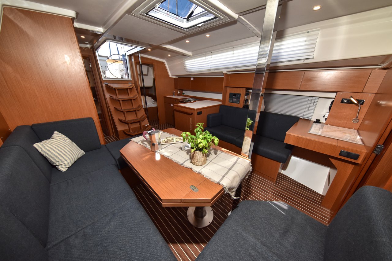 Bavaria C42 — photo 15