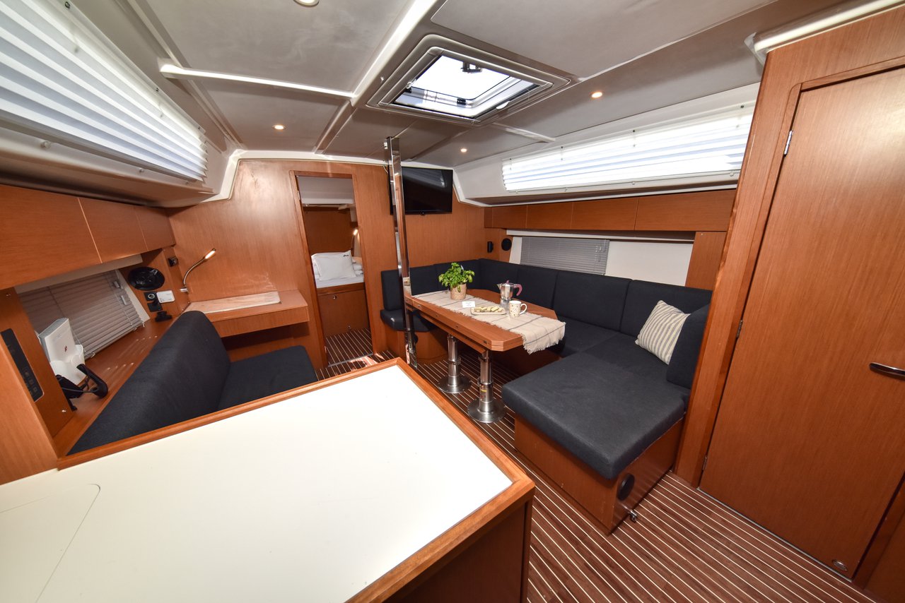 Bavaria C42 — photo 16