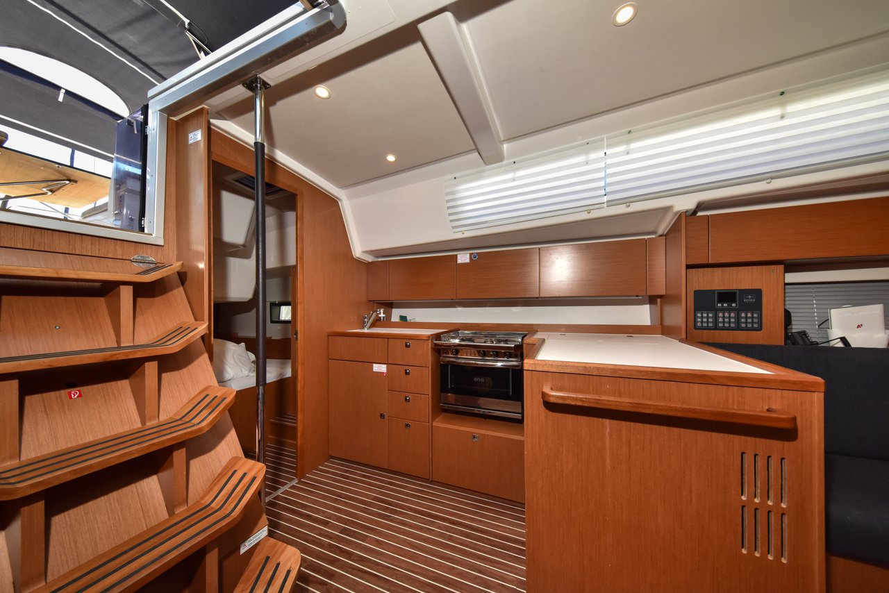 Bavaria C42 — photo 17