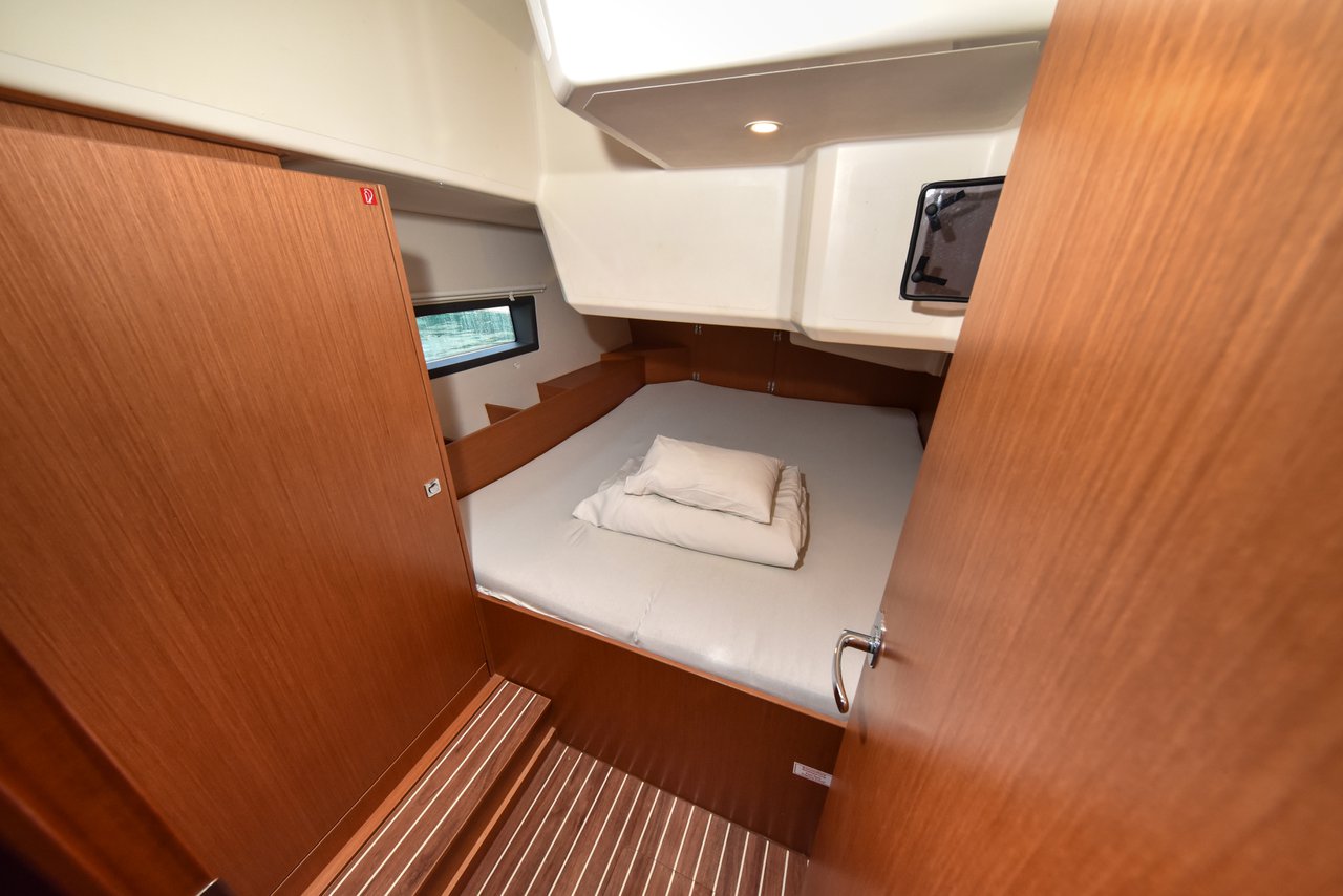 Bavaria C42 — photo 21