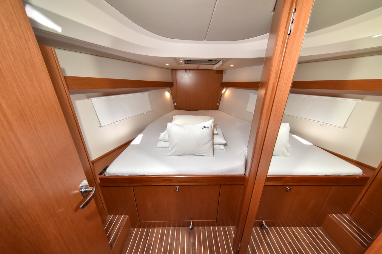 Bavaria C42 — photo 22