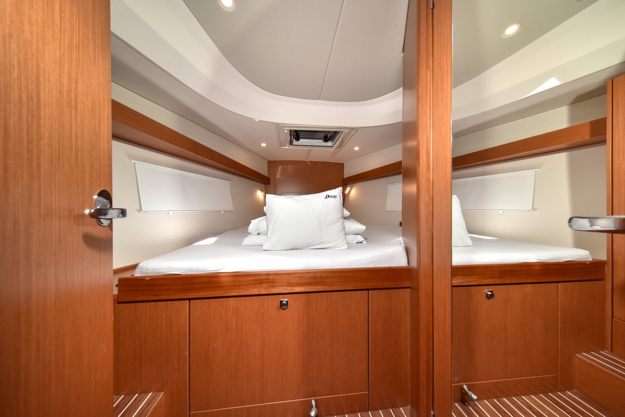 Bavaria C42 — photo 23