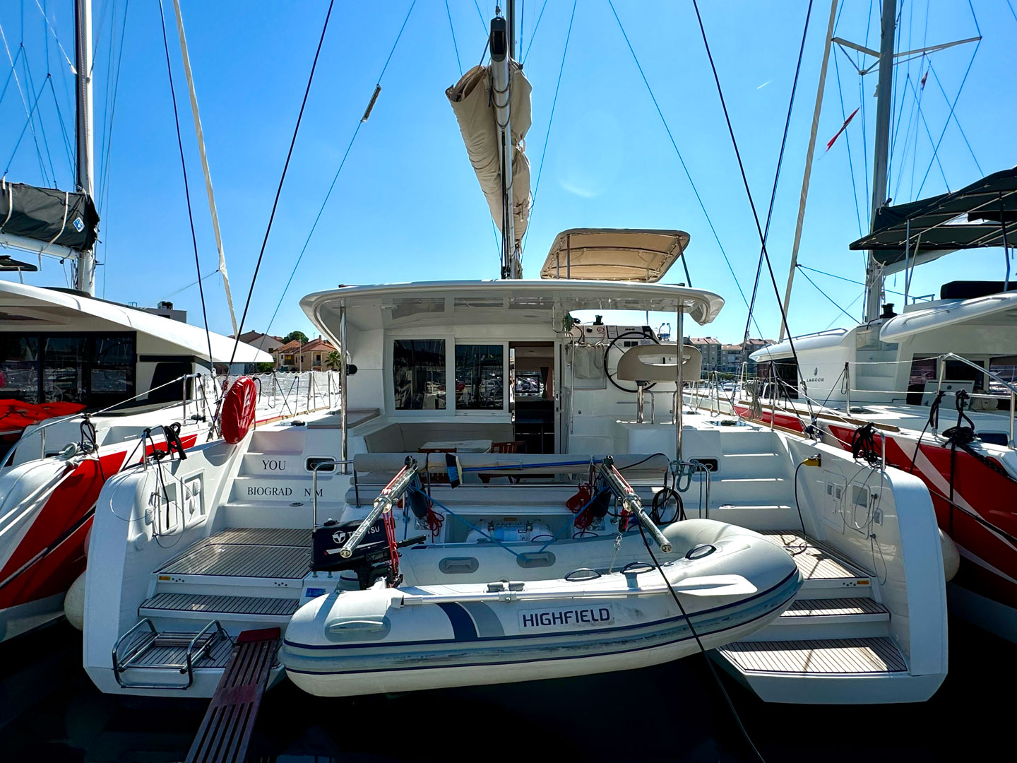 Lagoon 40 - 4 + 2 cab — photo 1