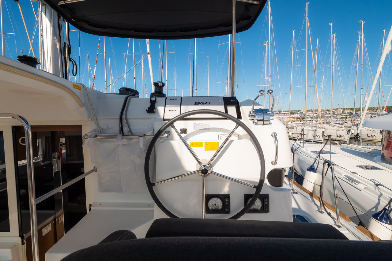 Lagoon 40 - 4 + 2 cab — photo 4