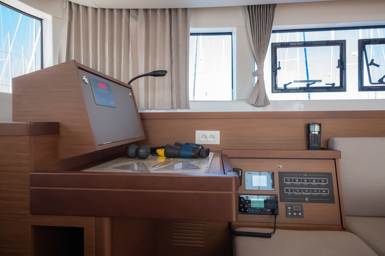 Lagoon 40 - 4 + 2 cab — photo 8